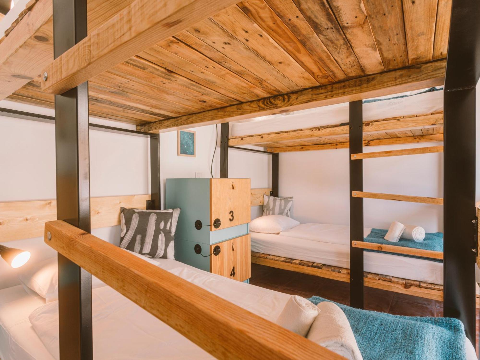 Хостел Cliff Surf House А-душ-Куня́душ Екстер'єр фото