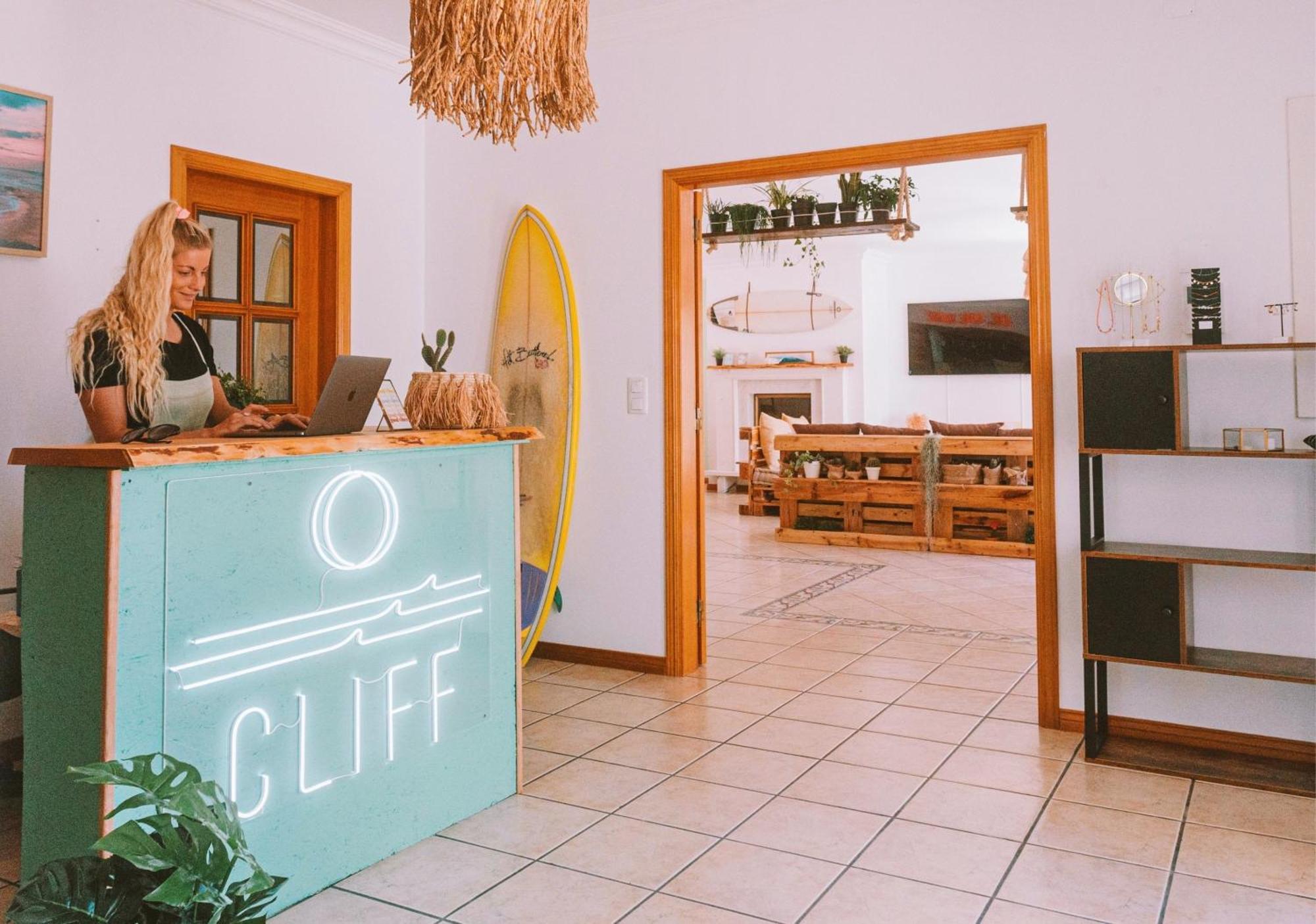 Хостел Cliff Surf House А-душ-Куня́душ Екстер'єр фото